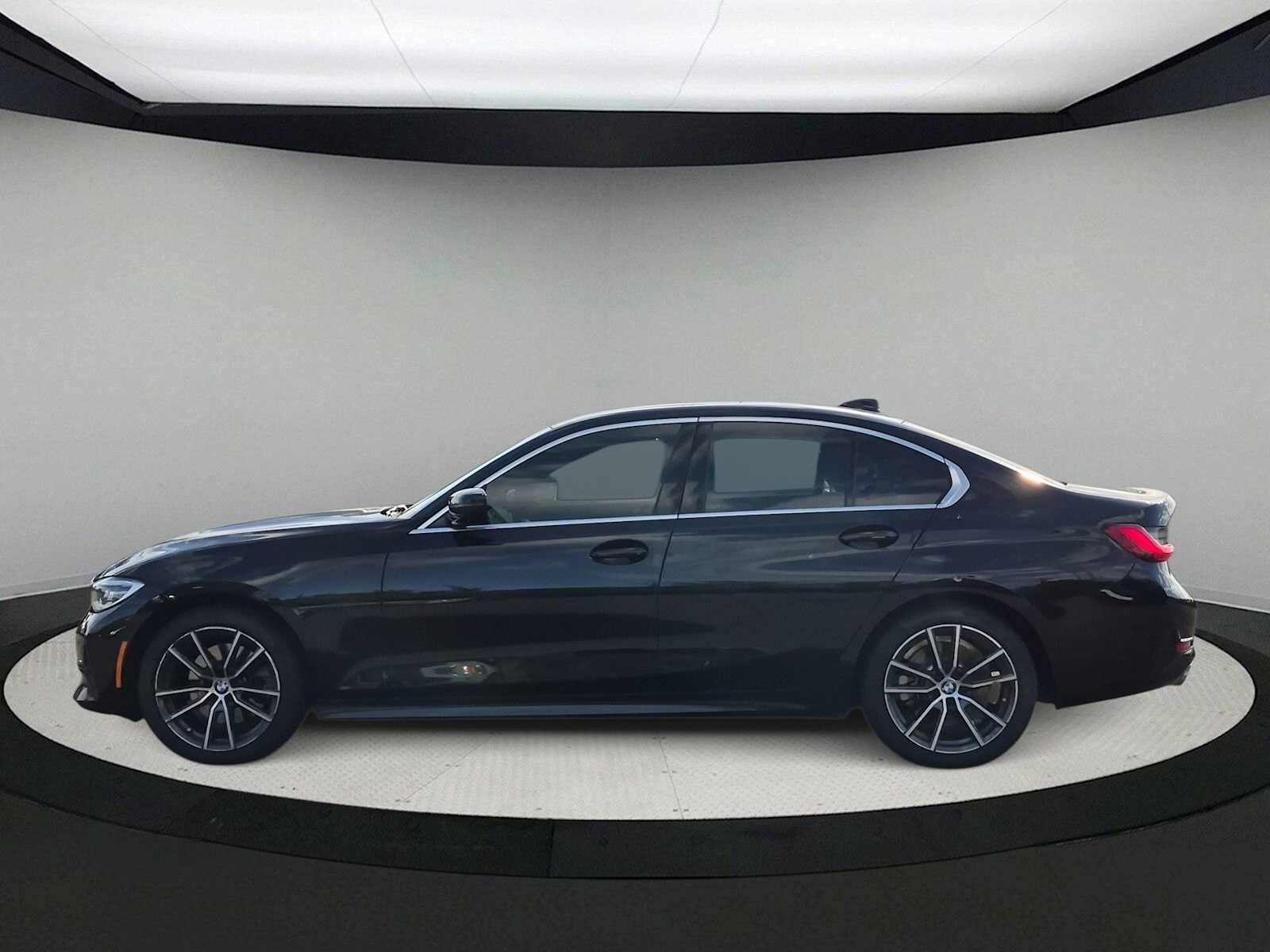 Used 2020 BMW 330i xDrive Sedan w/ Convenience Package AWD/4WD image 5