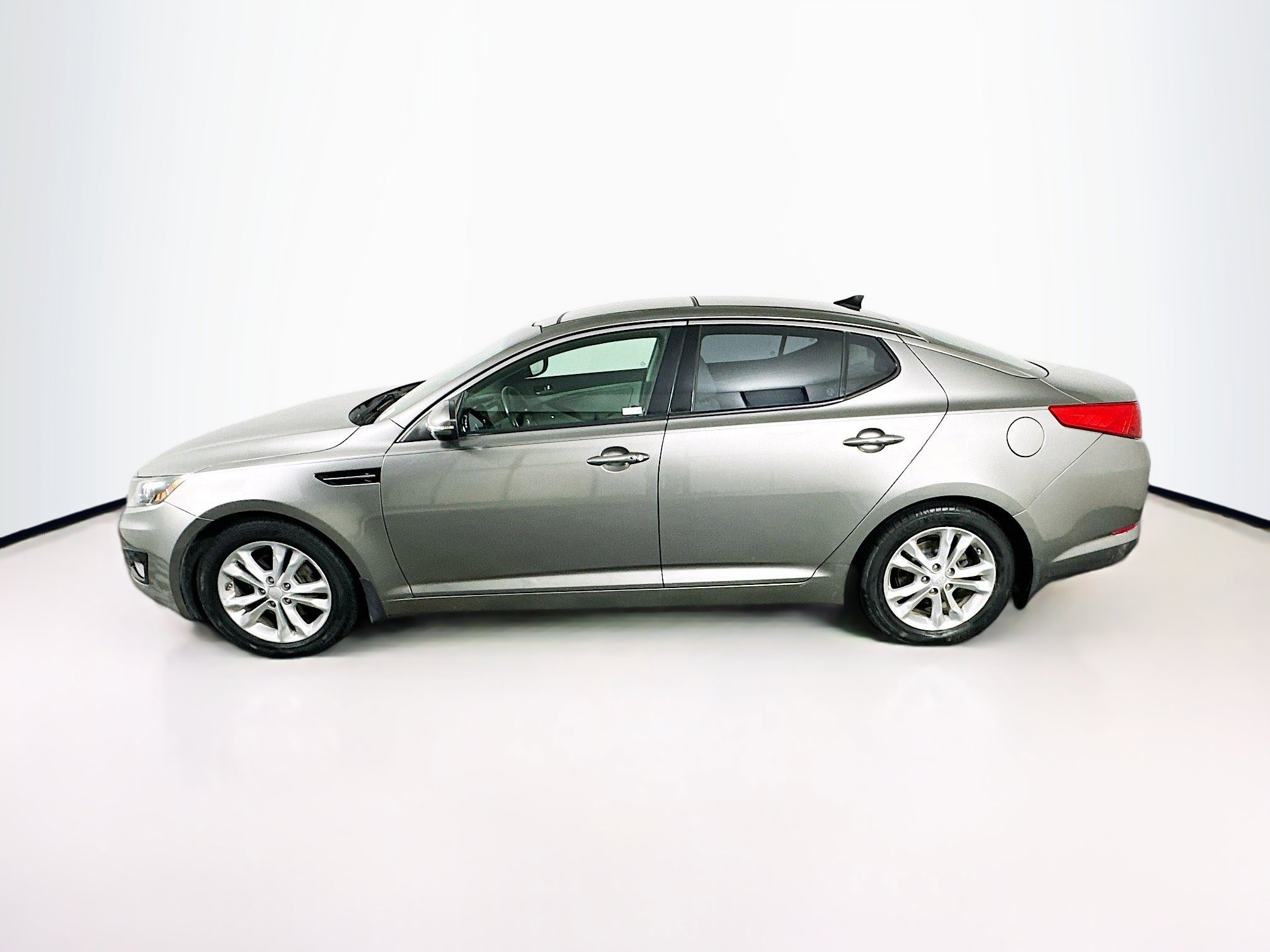 Used 2013 Kia Optima EX w/ Premium Pkg image 4