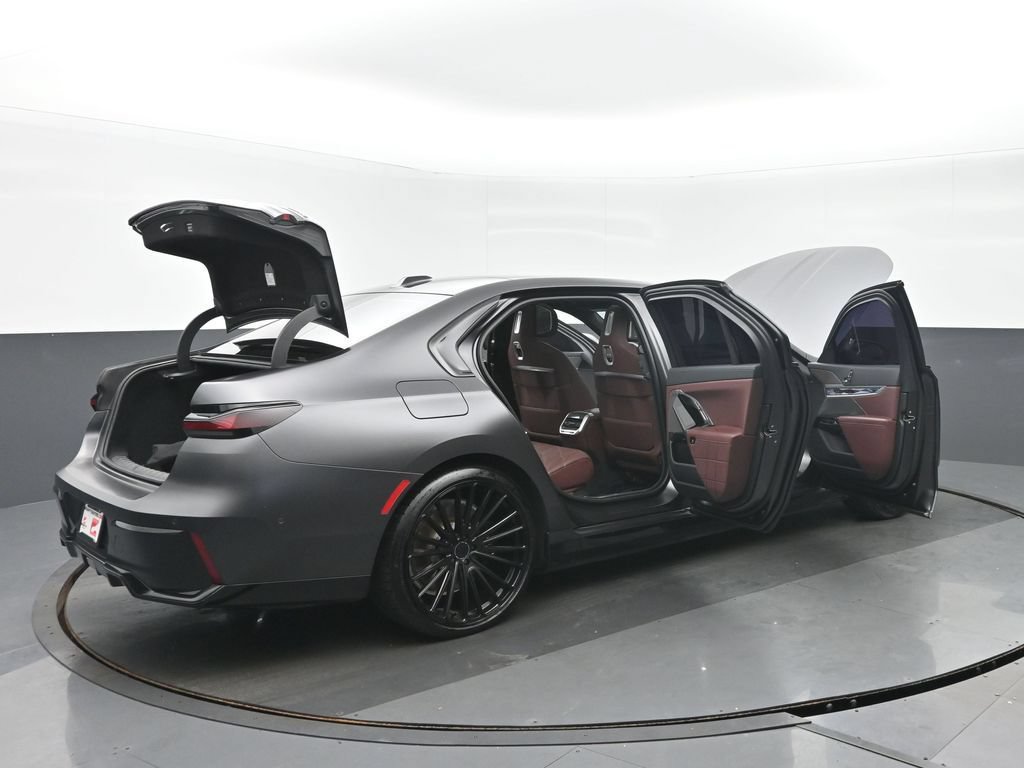 Used 2023 BMW i7 xDrive60 AWD/4WD image 39