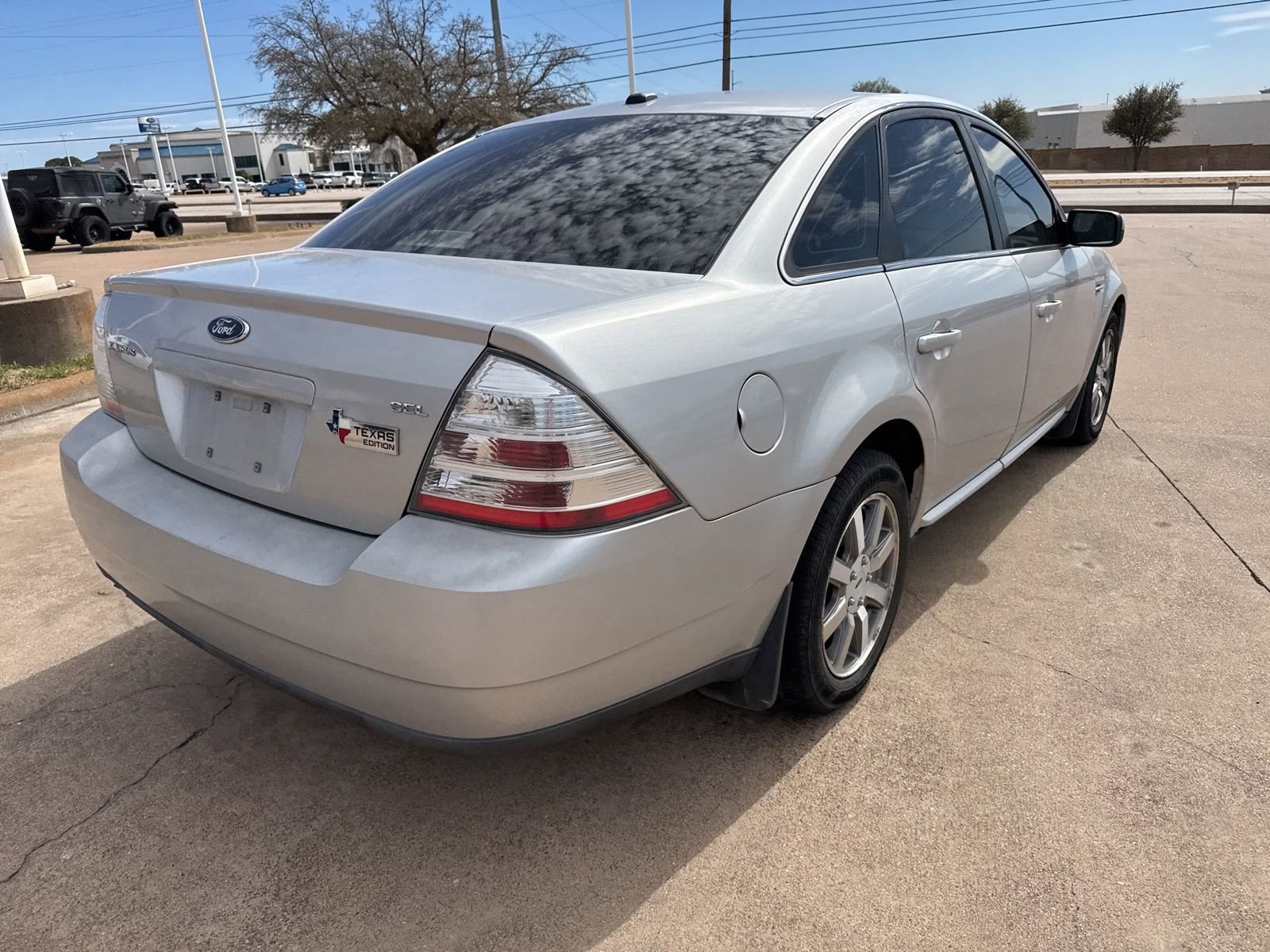 Used 2009 Ford Taurus SEL image 8