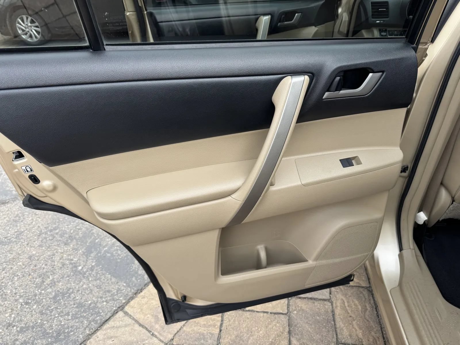 Used 2013 Toyota Highlander SE AWD/4WD image 25
