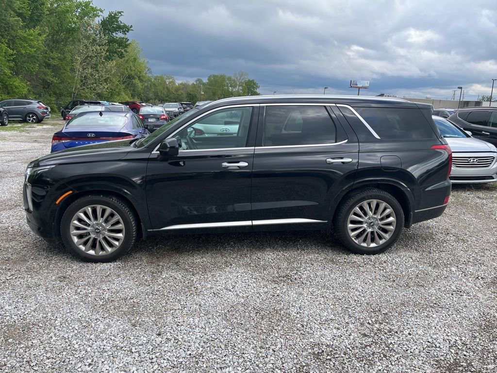 Used 2020 Hyundai Palisade Limited w/ Winter Weather Package FWD image 2
