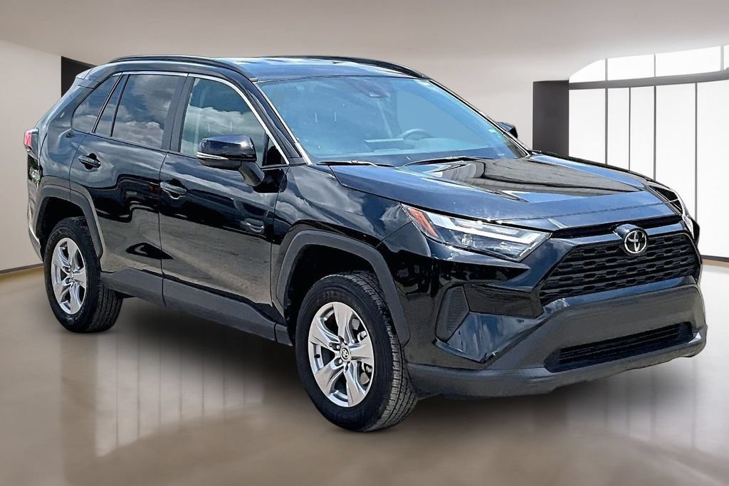 Used 2025 Toyota RAV4 XLE AWD/4WD image 11