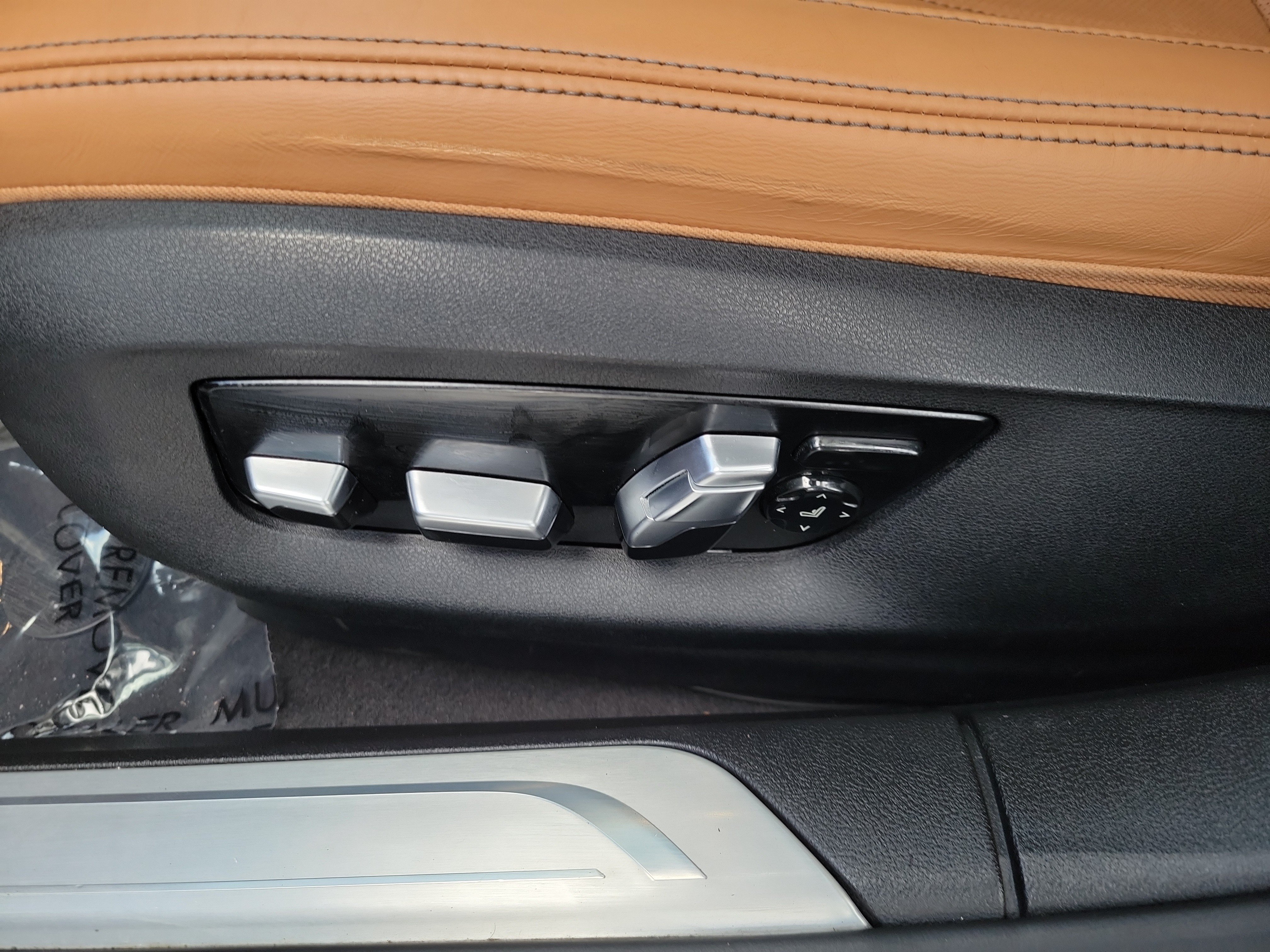 Used 2022 BMW 740i w/ M Sport Package RWD image 14