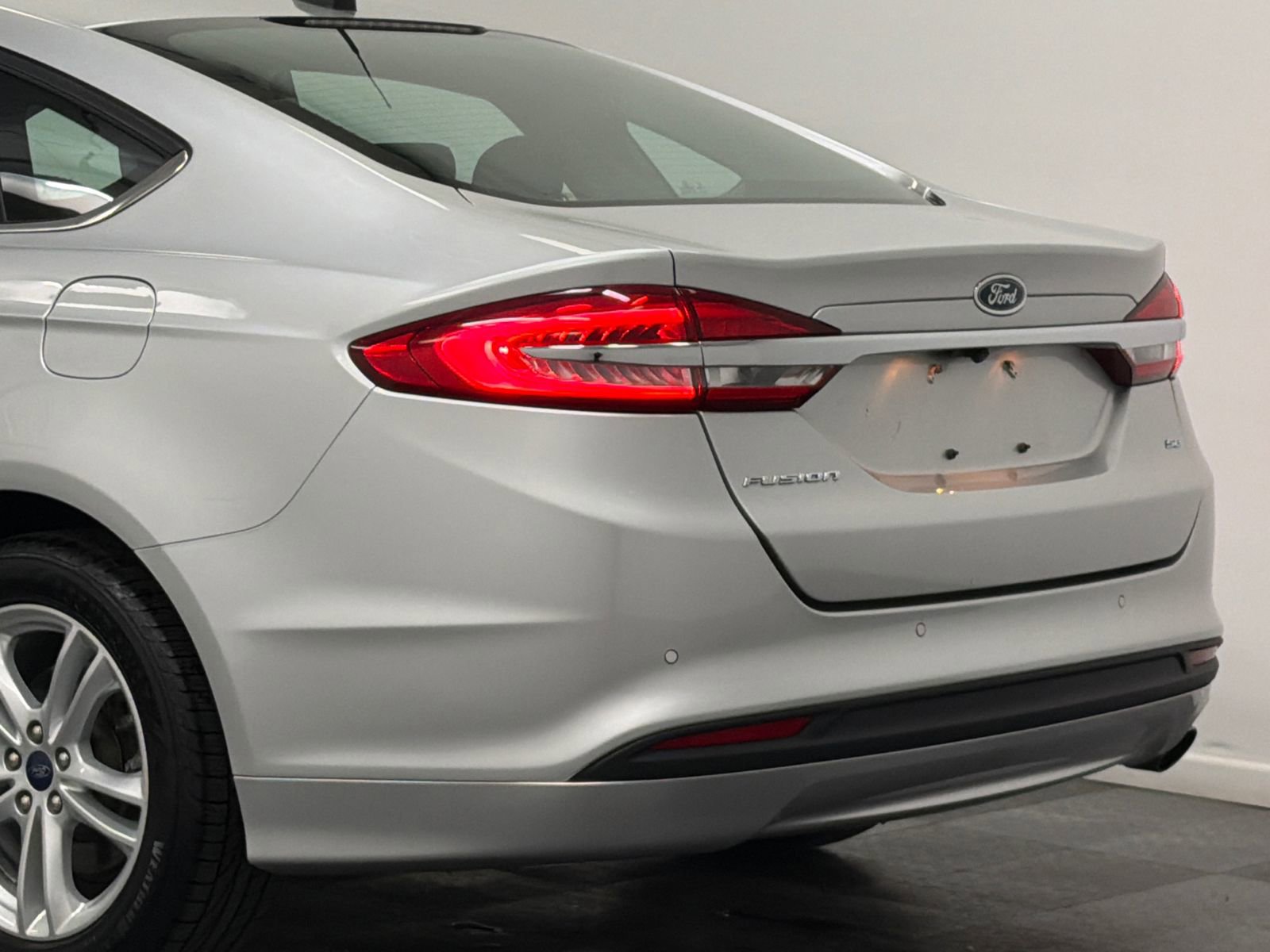 Used 2018 Ford Fusion SE w/ Fusion SE Technology Package FWD image 7