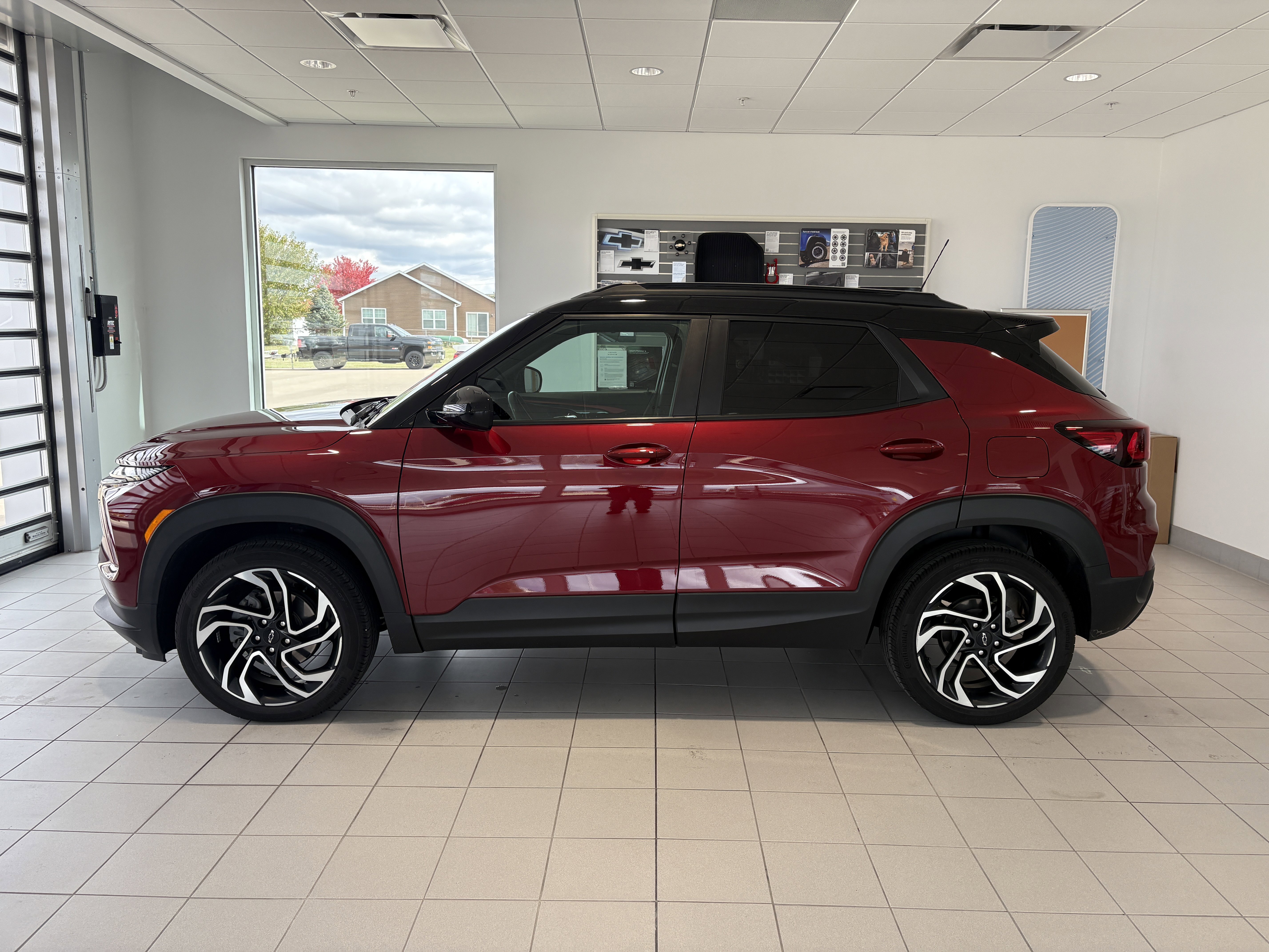 Used 2024 Chevrolet TrailBlazer RS w/ Convenience Package image 2