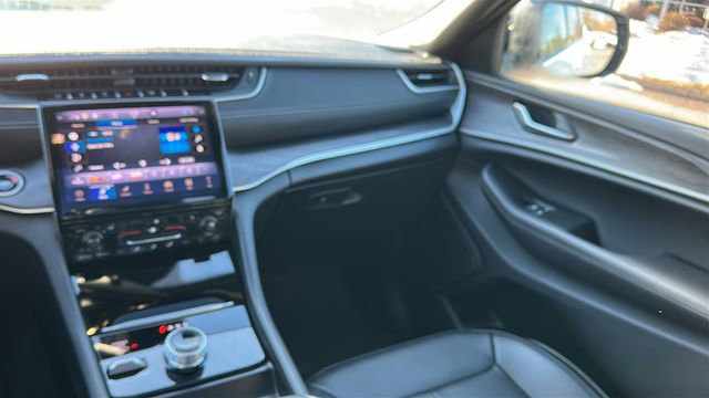 Used 2024 Jeep Grand Cherokee Limited image 25