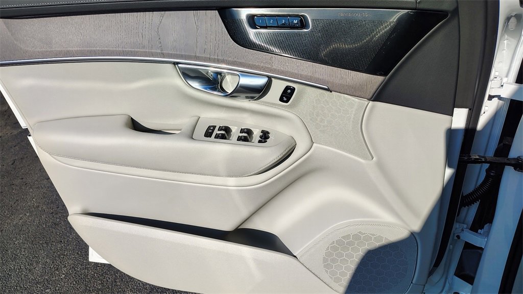 New 2026 Volvo XC90 B6 Ultra image 8