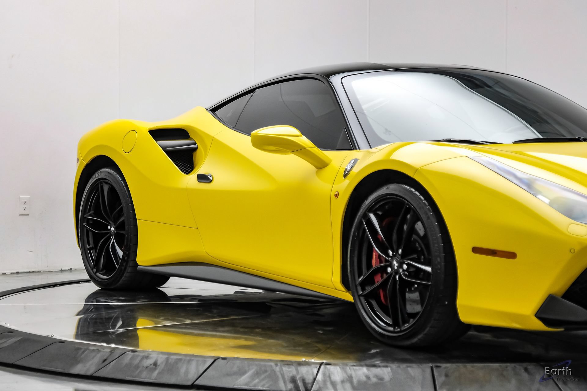 Used 2019 Ferrari 488 GTB RWD image 32