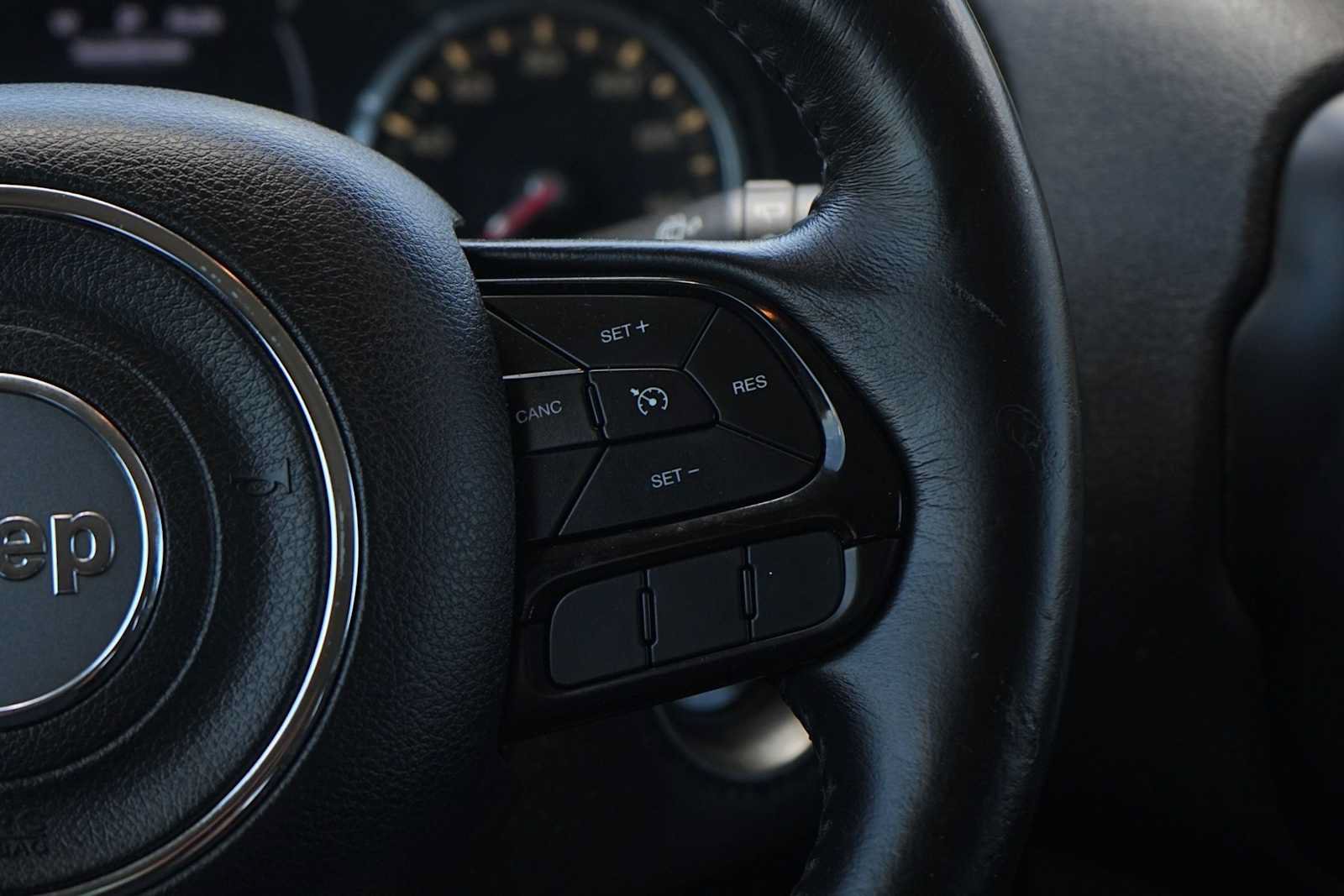 Used 2018 Jeep Renegade Altitude FWD image 18