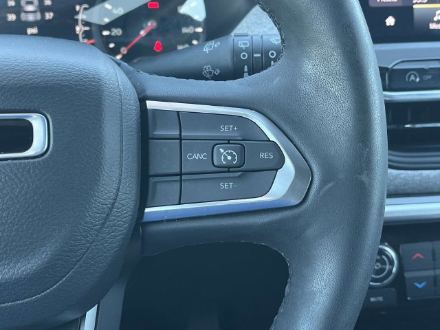 Used 2023 Jeep Compass Latitude w/ Sun and Sound Group AWD/4WD image 28