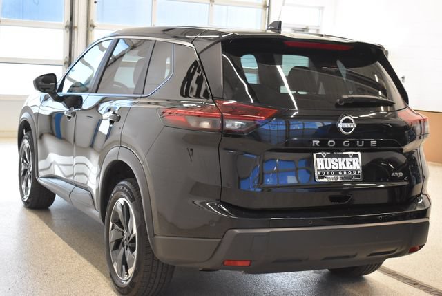 Used 2025 Nissan Rogue SV AWD/4WD image 10