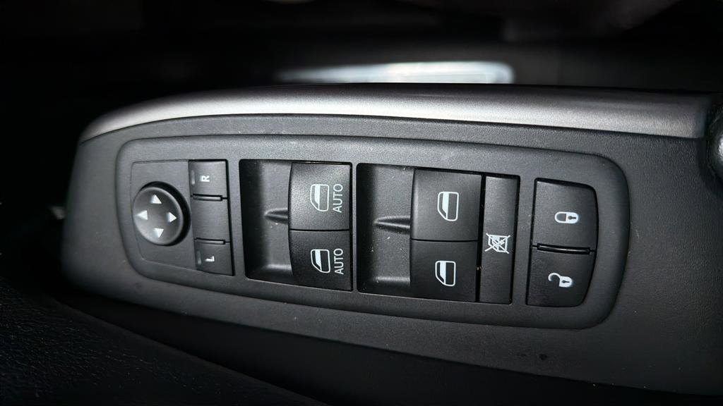 Used 2021 Jeep Cherokee Limited image 24