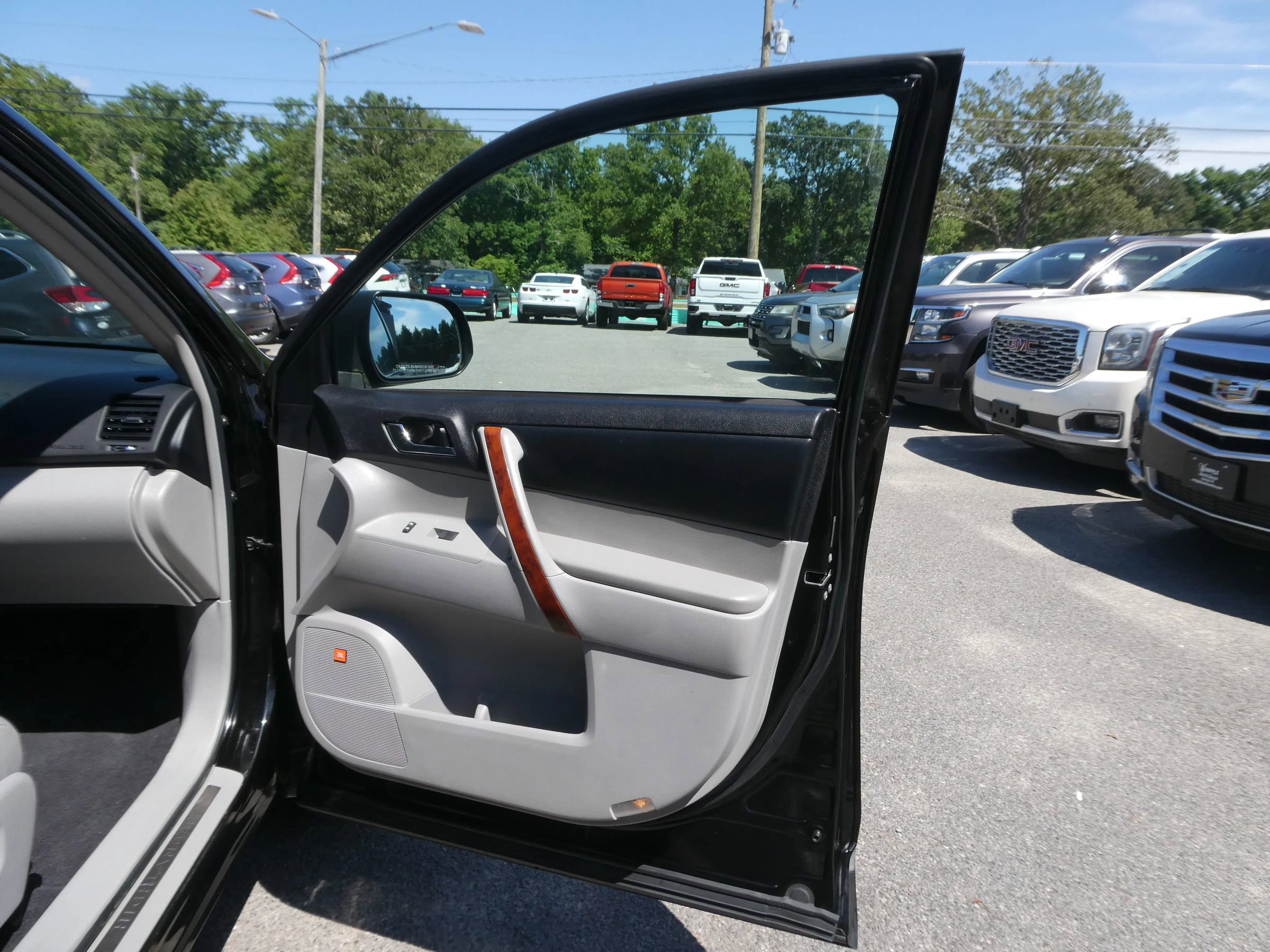 Used 2012 Toyota Highlander Limited w/ Tow Pkg FWD image 24