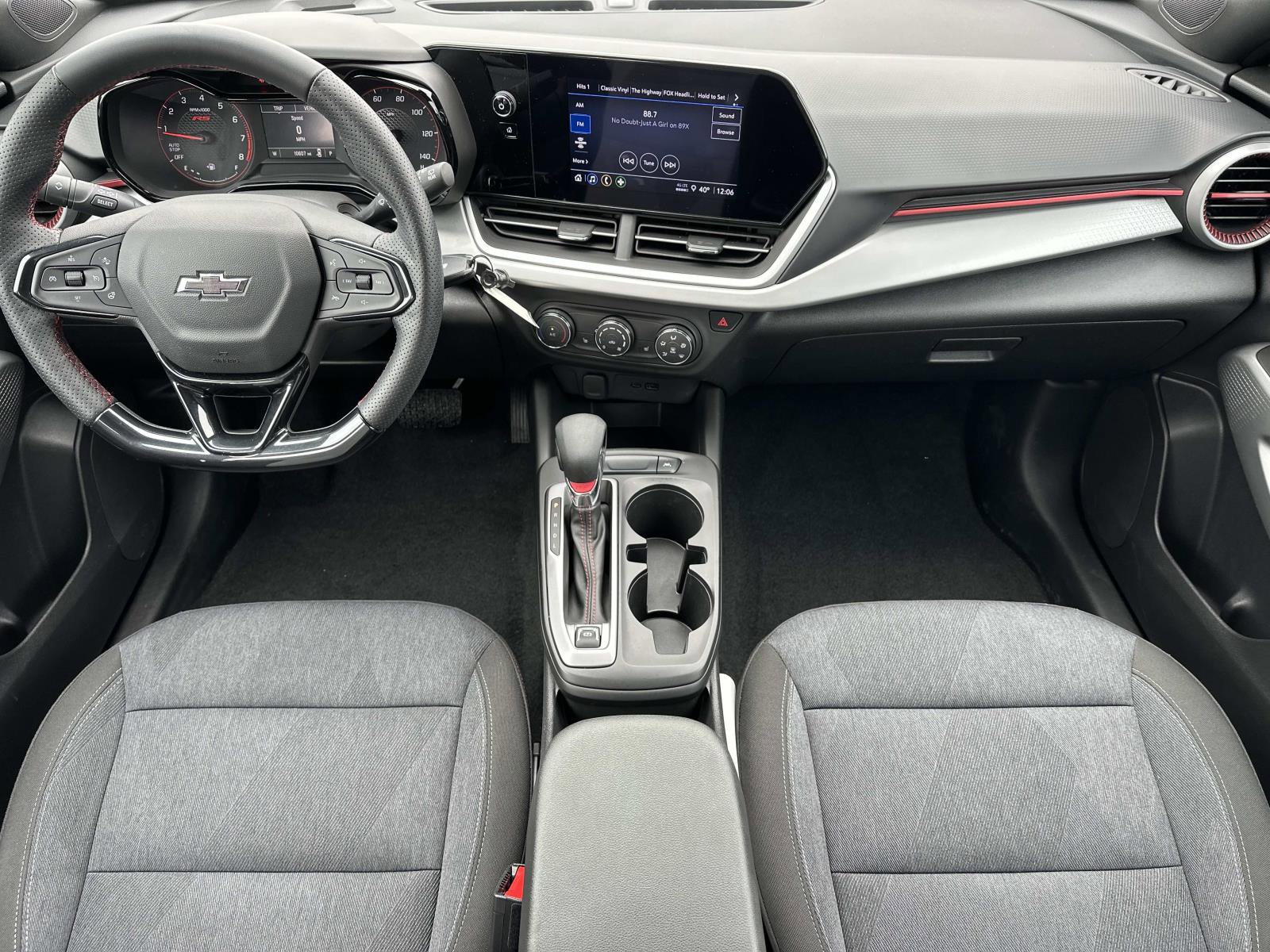 Certified 2024 Chevrolet Trax RS w/ Sunroof Package image 12