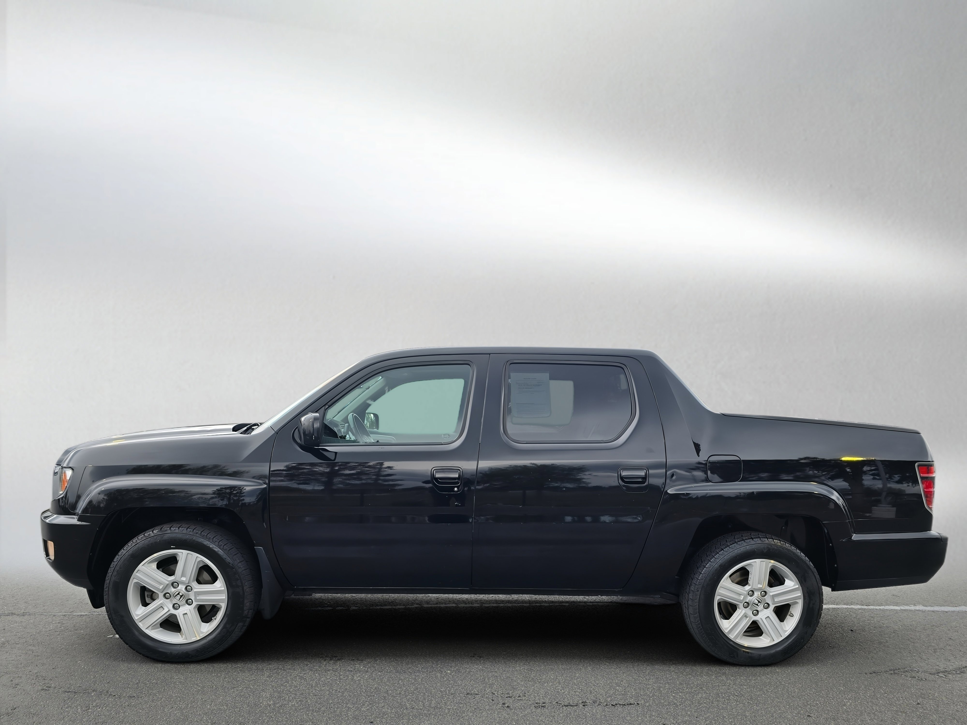 Used 2013 Honda Ridgeline RTL image 2
