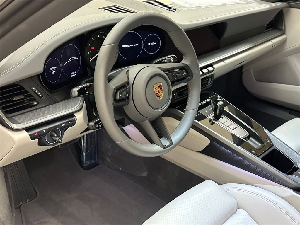 Used 2024 Porsche 911 Carrera image 4