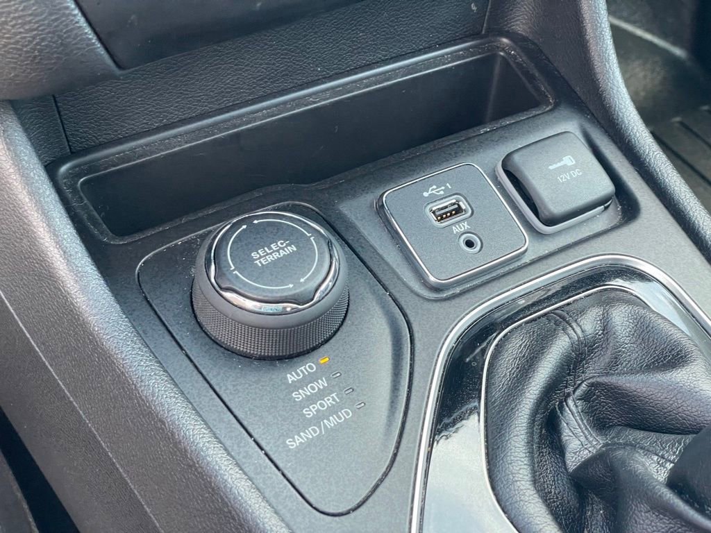 Used 2019 Jeep Cherokee Limited image 22