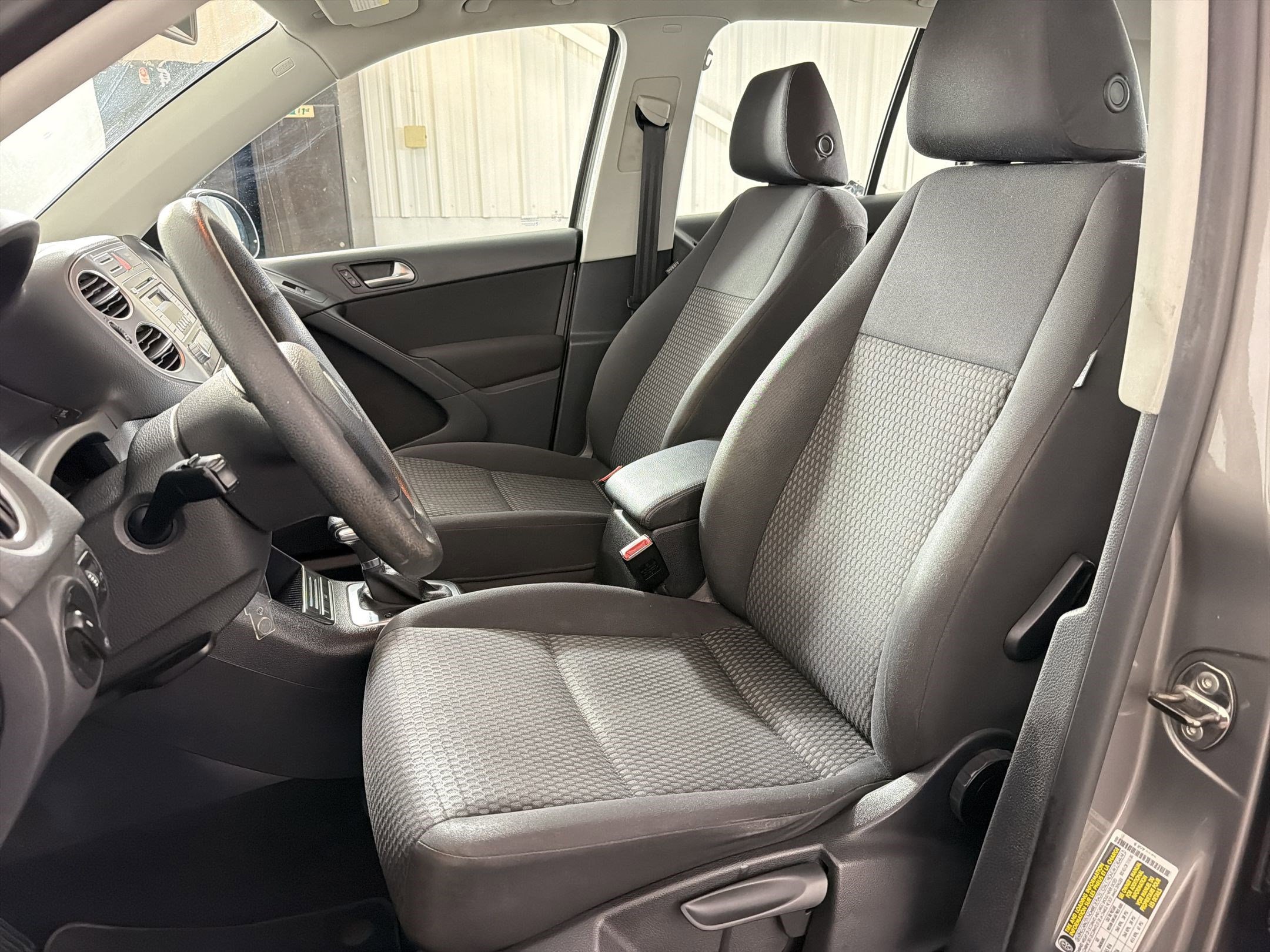 Used 2010 Volkswagen Tiguan S AWD/4WD image 5