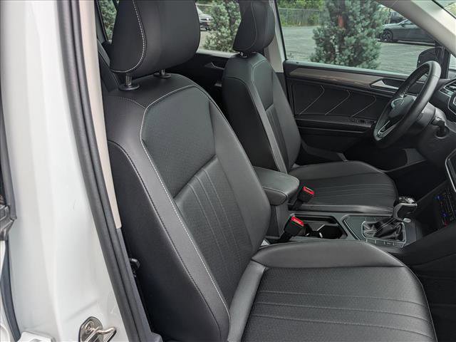 Used 2023 Volkswagen Tiguan SE w/ Panoramic Sunroof Package FWD image 12