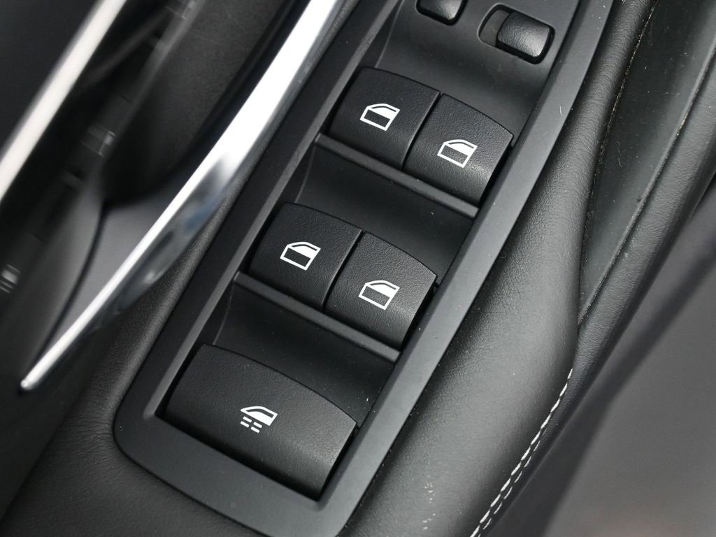 Used 2015 BMW M4 Convertible image 13