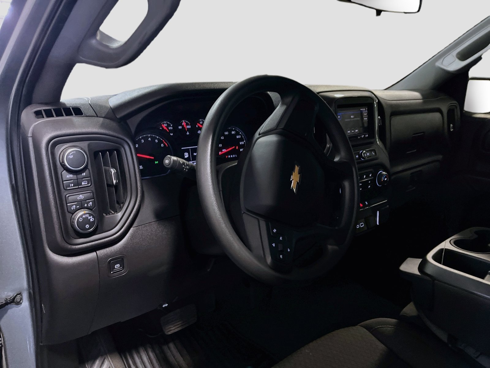 Used 2025 Chevrolet Silverado 1500 Custom AWD/4WD image 9