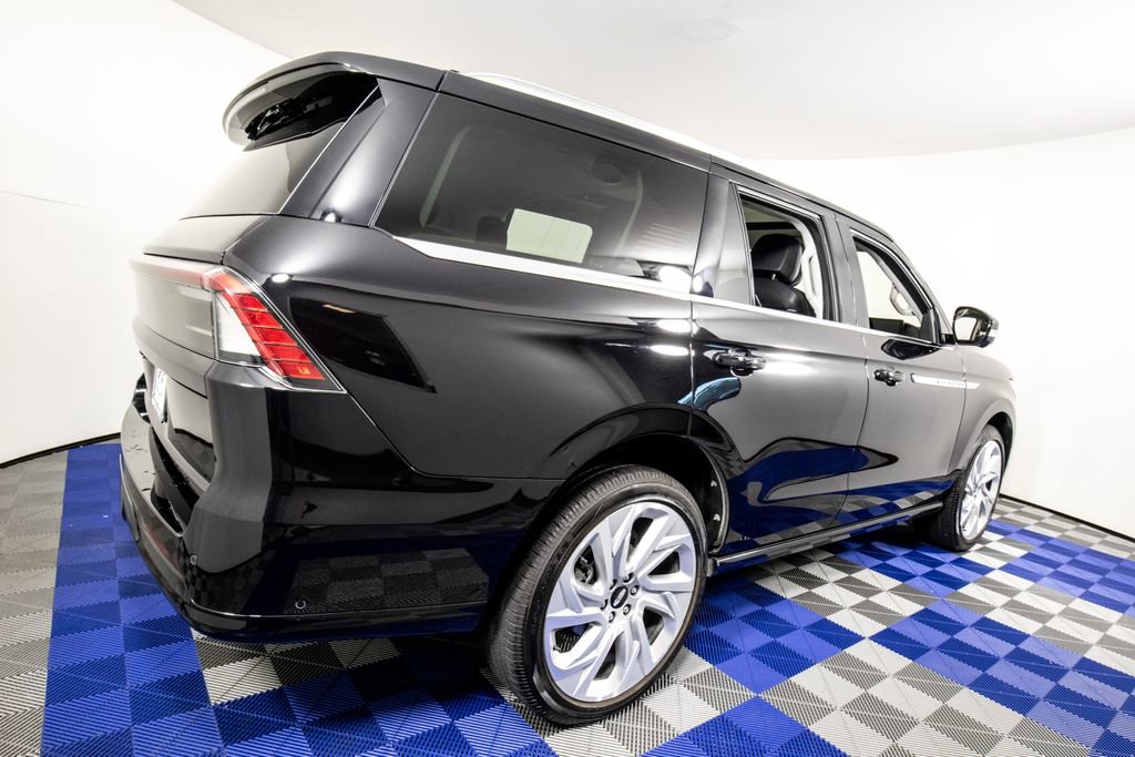 Used 2025 Lincoln Navigator Reserve AWD/4WD image 5