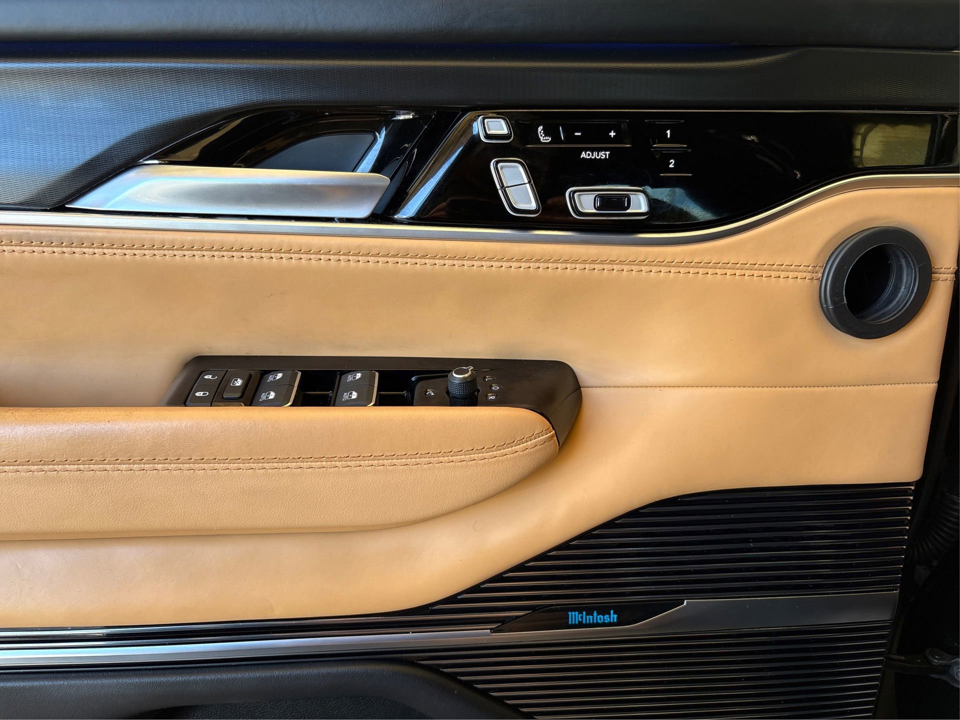 Used 2024 Jeep Grand Wagoneer Series III w/ Rear Seat Video Group 1 image 21