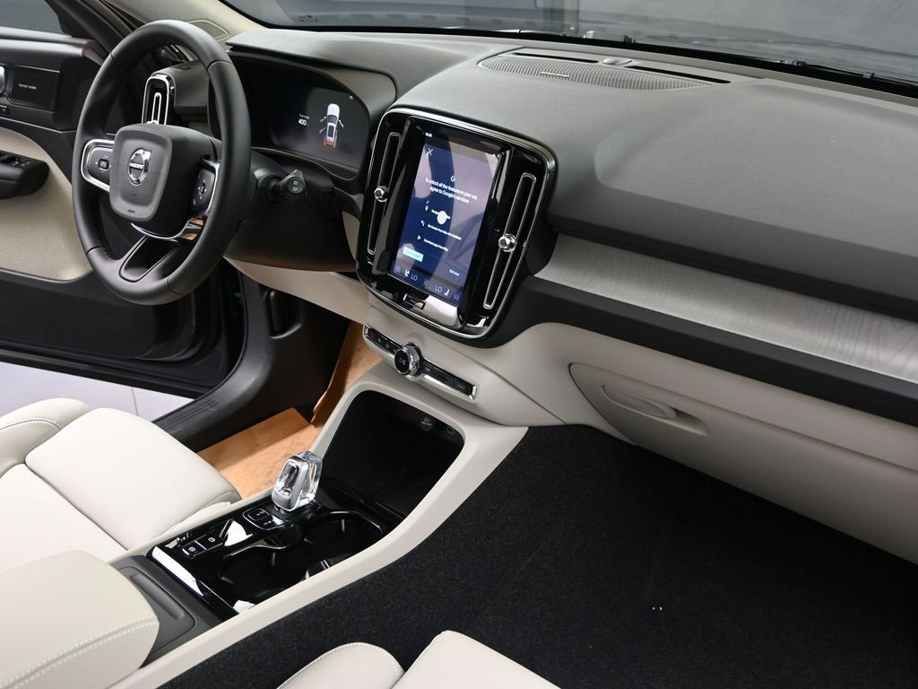 New 2026 Volvo XC40 B5 Ultra w/ Protection Package Premier image 12