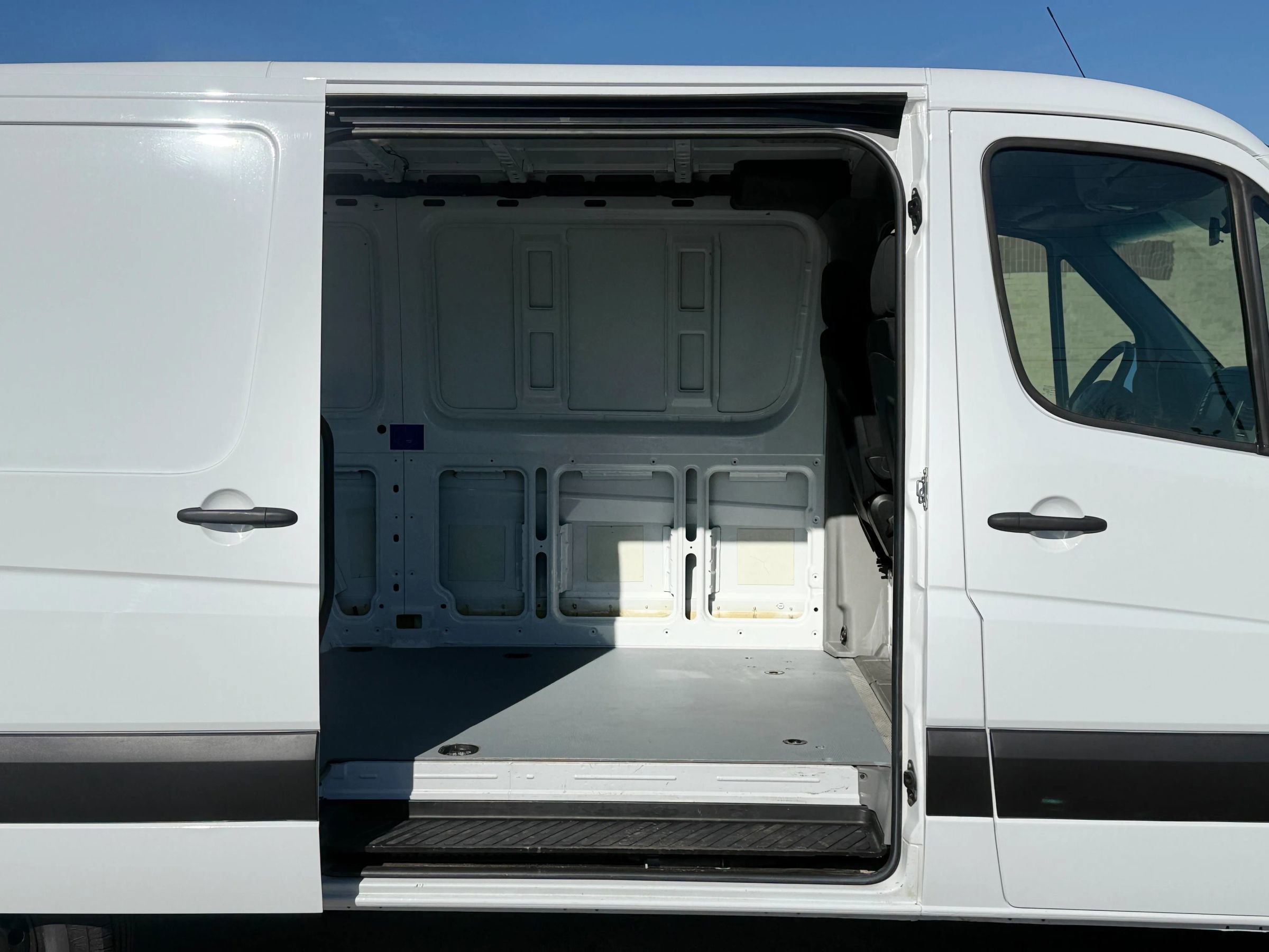 Used 2017 Mercedes-Benz Sprinter 2500 w/ Workspace Access Package image 9