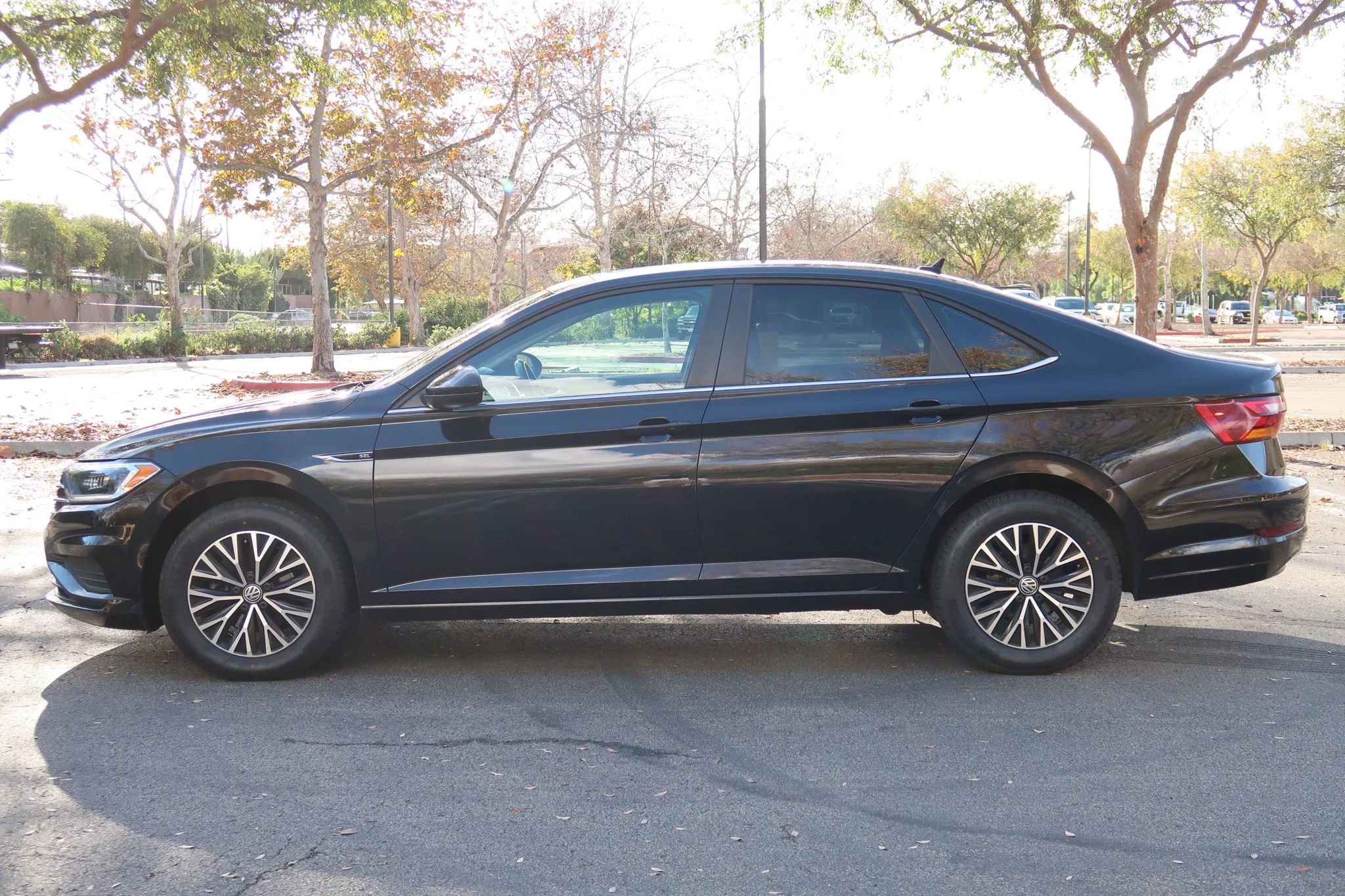 Used 2019 Volkswagen Jetta SEL image 3