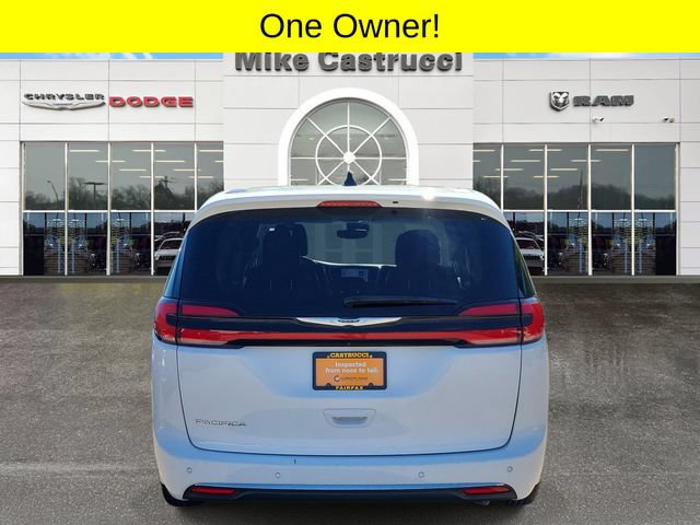 Certified 2024 Chrysler Pacifica Touring-L FWD image 5