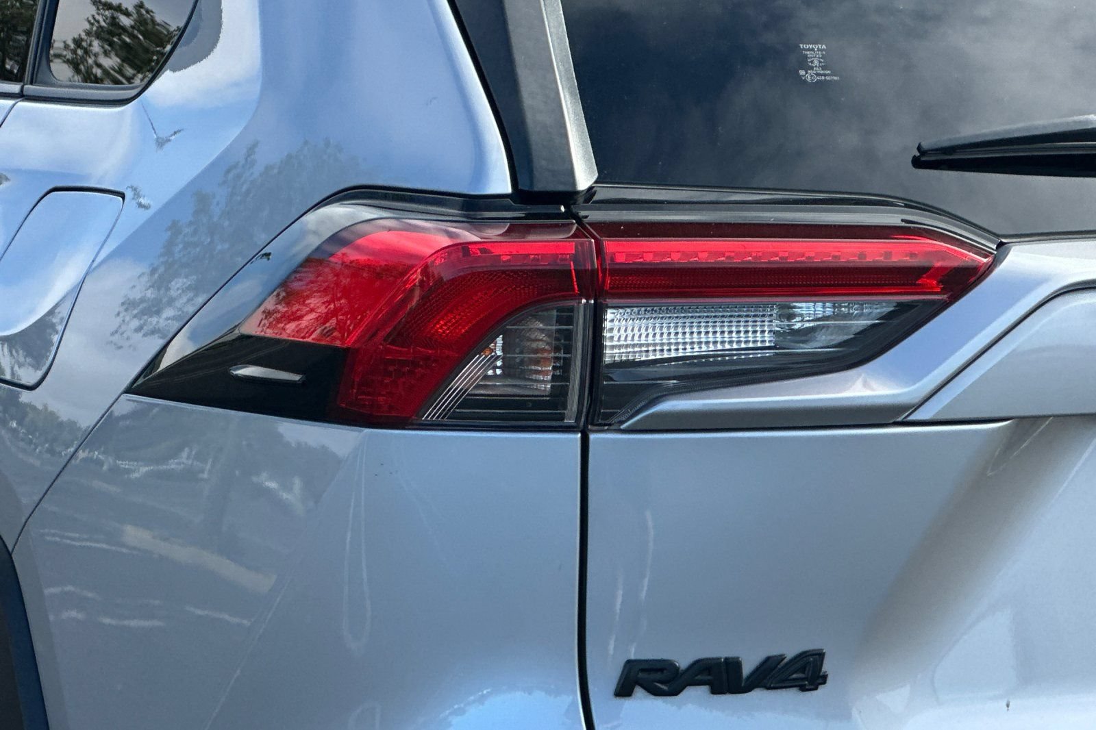 Used 2020 Toyota RAV4 XLE Premium FWD image 46