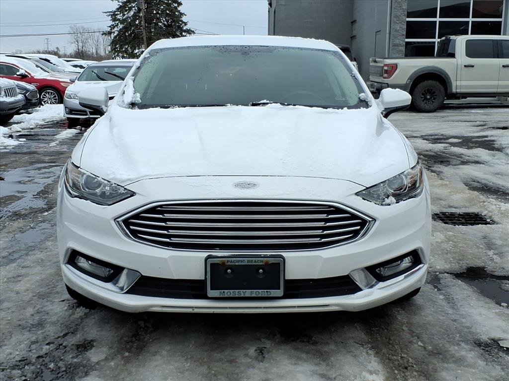 Used 2017 Ford Fusion SE w/ Equipment Group 201A image 8