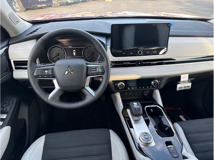 New 2026 Mitsubishi Outlander SE FWD image 14