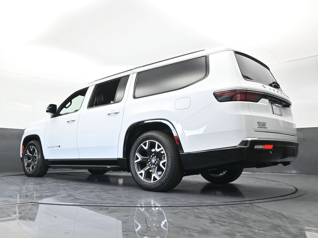 Used 2023 Jeep Wagoneer L Series III w/ Preferred Equipment Group image 27