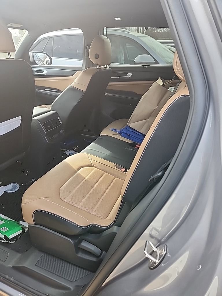 Used 2024 Volkswagen Atlas Cross Sport SEL R-Line image 5