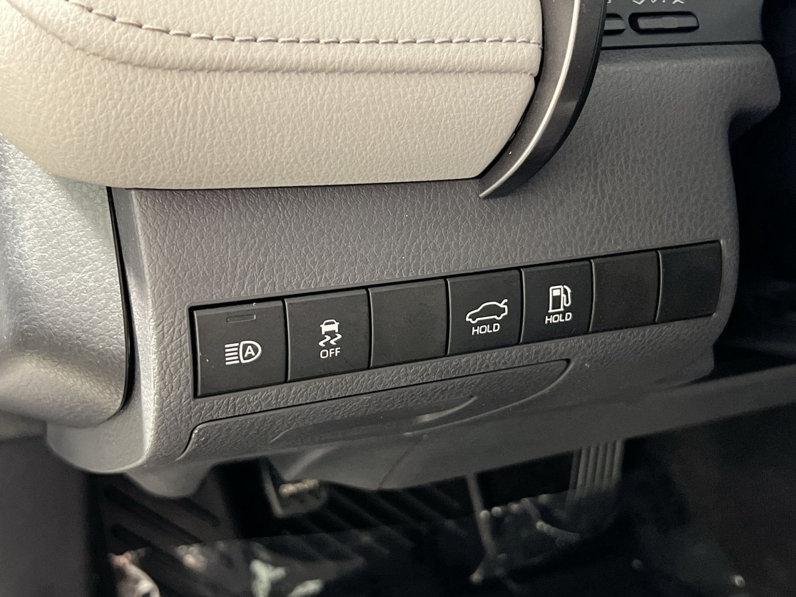 Used 2019 Toyota Camry LE FWD image 28