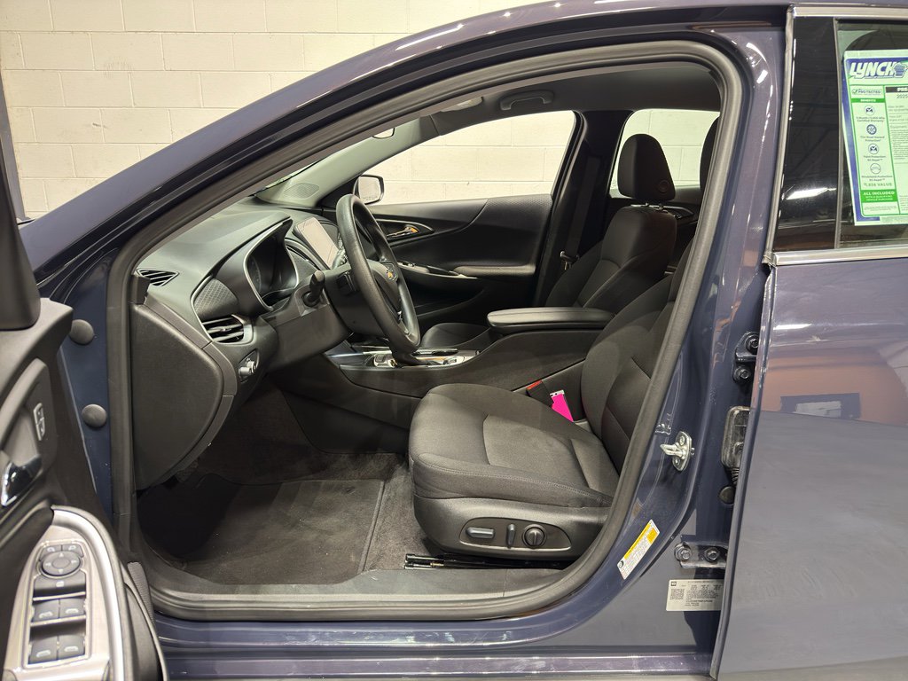 Used 2025 Chevrolet Malibu LT image 13
