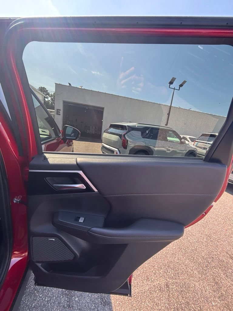 Used 2025 Mitsubishi Outlander SE AWD/4WD image 21