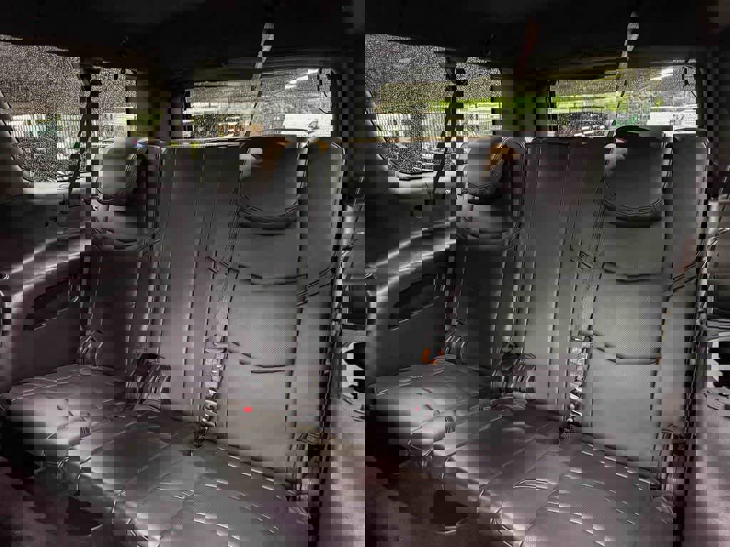 Used 2020 Cadillac Escalade ESV Platinum image 18