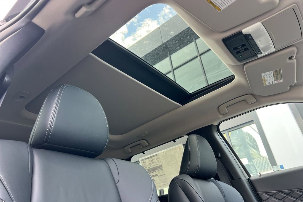 New 2025 Mitsubishi Outlander SEL image 18