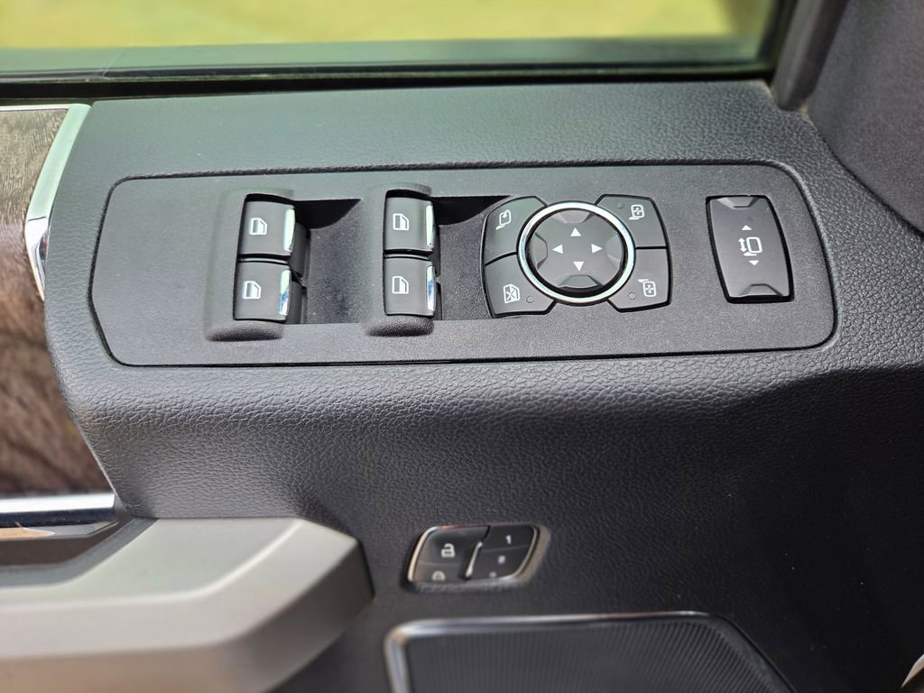 Used 2019 Ford F350 Lariat w/ Lariat Ultimate Package AWD/4WD image 26