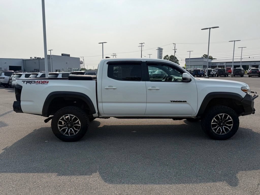 Used 2017 Toyota Tacoma TRD Off-Road w/ Tow Package (A/T) AWD/4WD image 4