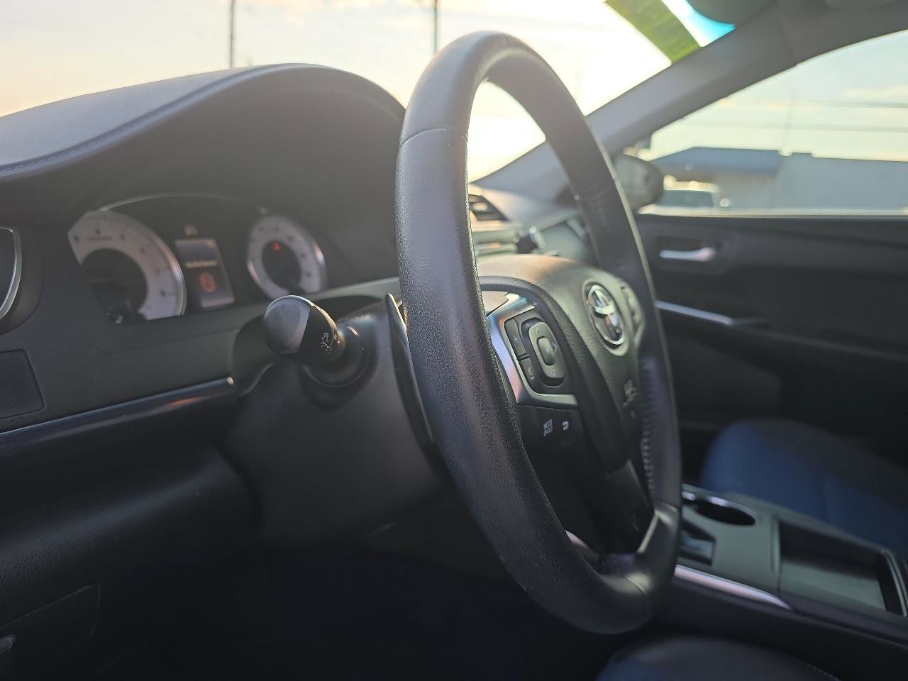 Used 2016 Toyota Camry SE FWD image 12