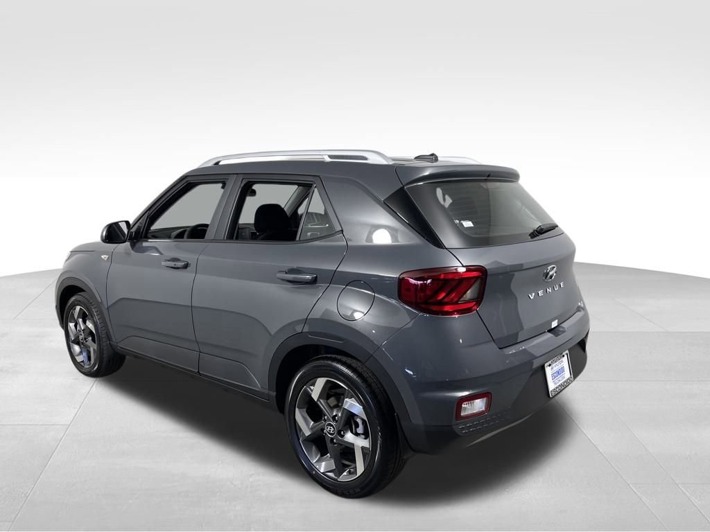 New 2026 Hyundai Venue SEL FWD image 3