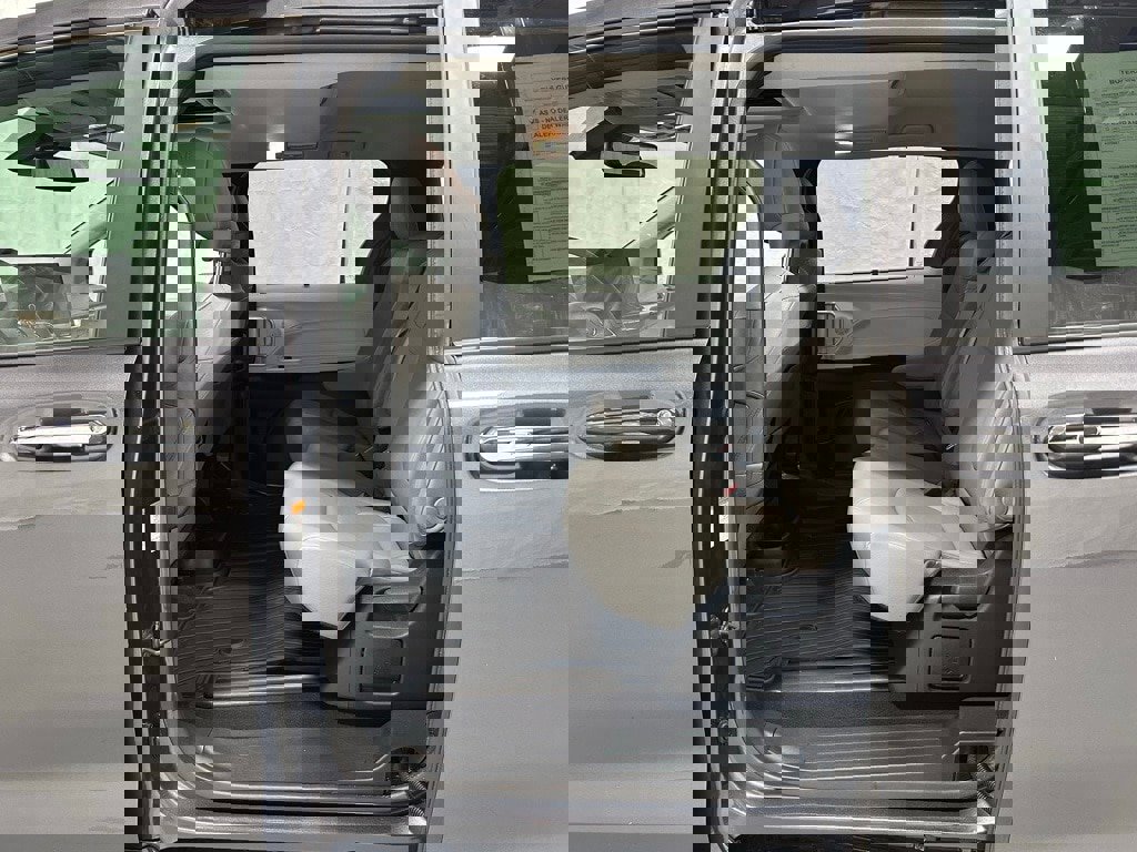 Used 2025 Toyota Sienna XLE image 46