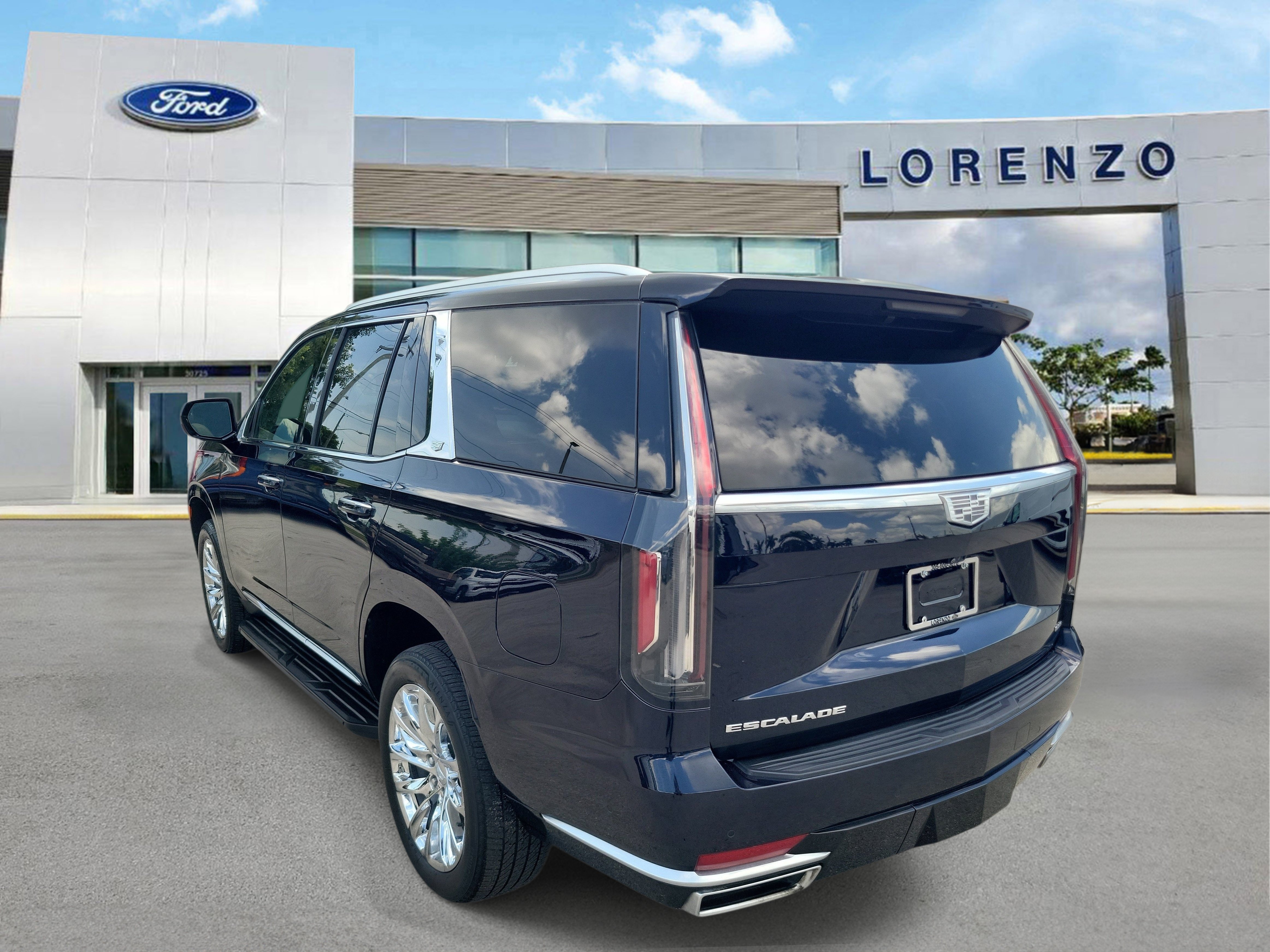 Used 2023 Cadillac Escalade Premium Luxury w/ LPO, Radiant Package AWD/4WD image 7