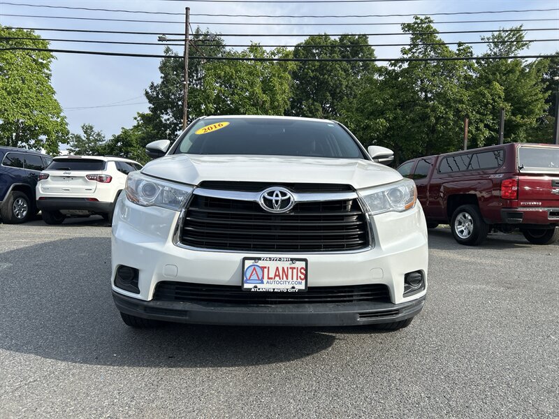 Used 2016 Toyota Highlander LE AWD/4WD image 2