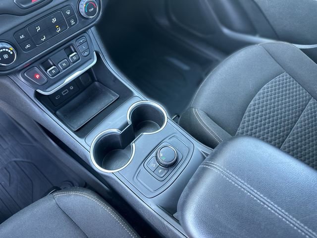 Used 2020 GMC Terrain SLE w/ LPO, Floor Liner Package FWD image 21